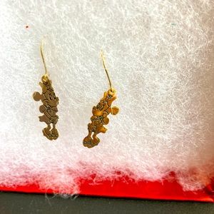 14kt.yellow gold Minnie Mouse earrings.